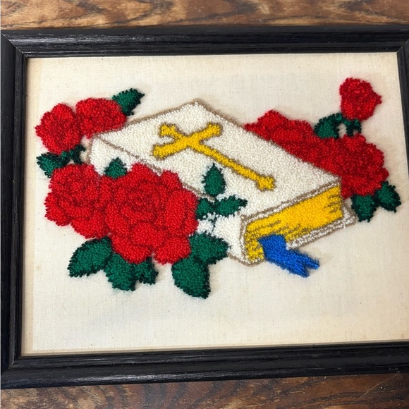 Vintage Framed Embroidered Bible with Red Roses - Picture 2 of 5